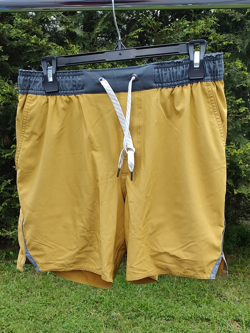 Vuori Athletic Shorts in Mustard Yellow Size Small
